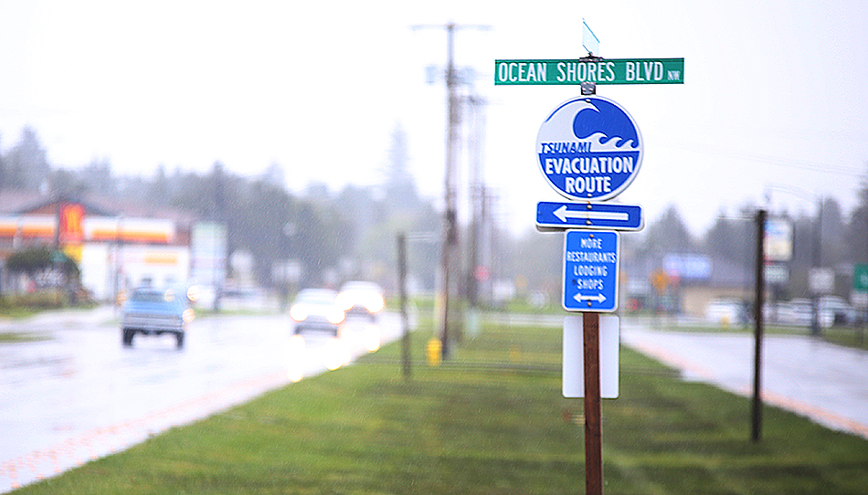 ocean-shores-tsunami-sign-small.jpg