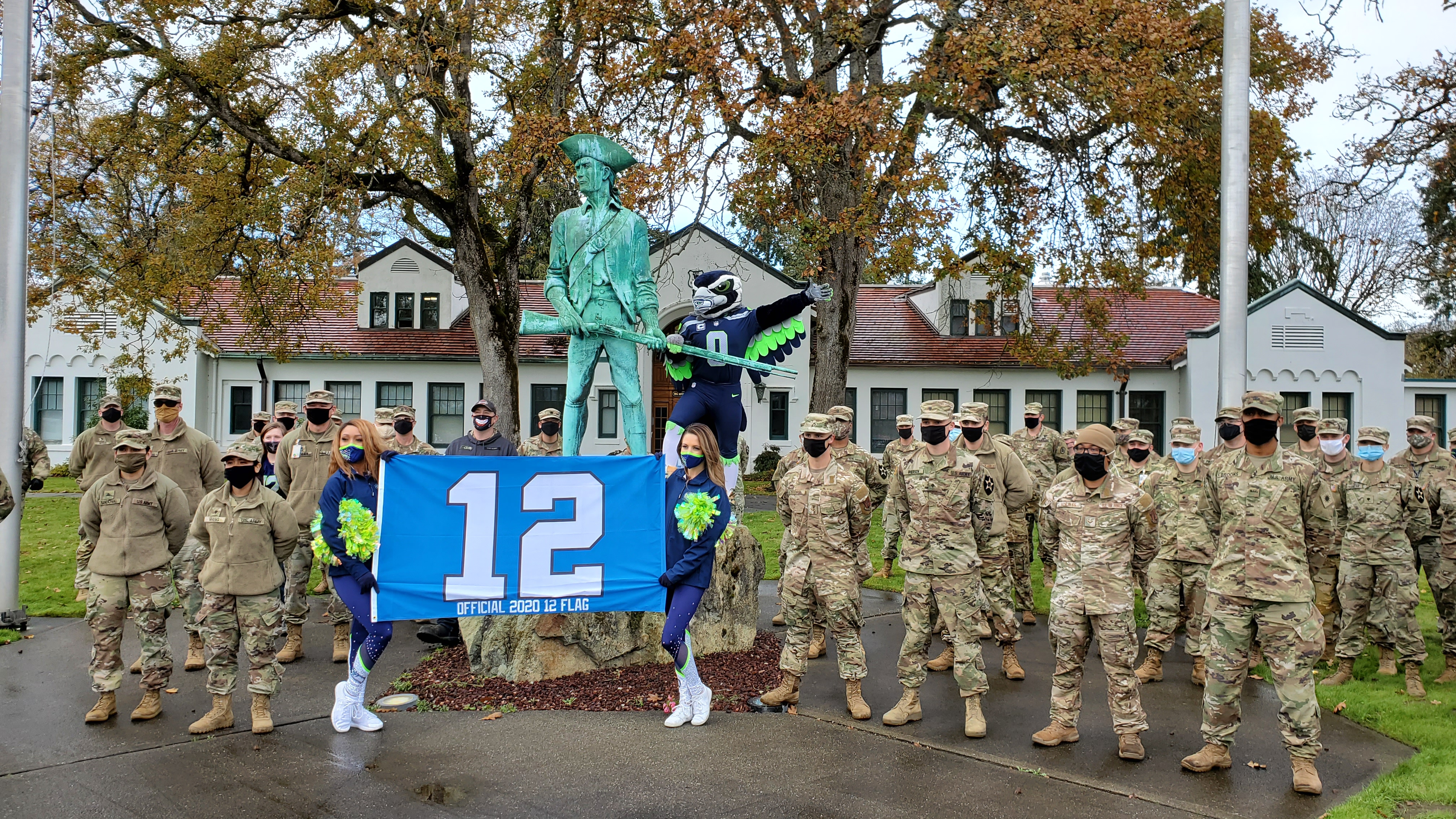 DVIDS - Images - Coast Guard members volunteer for Seahawks' salute to  service game [Image 1 of 9]