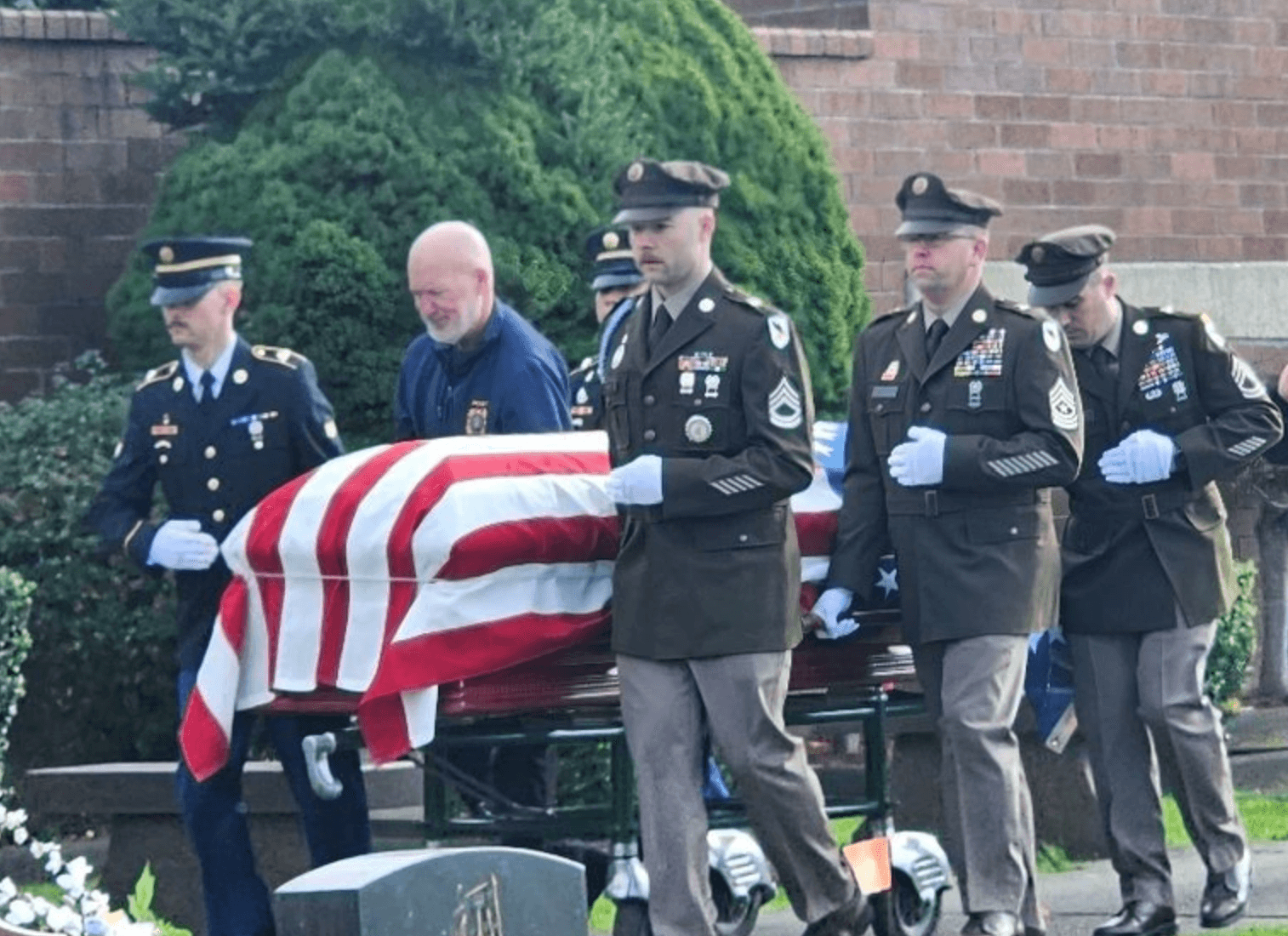 Guard Honors NBA Legend, Army Veteran Lenny Wilkens